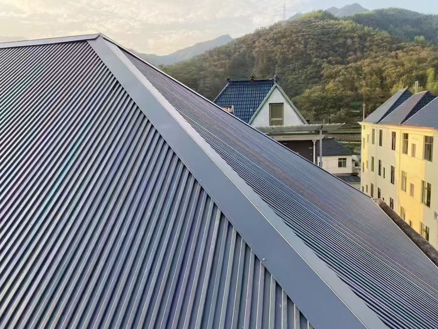 自建房改造铝合金长城隔热瓦屋顶 自建房改造铝合金长城隔热瓦屋顶