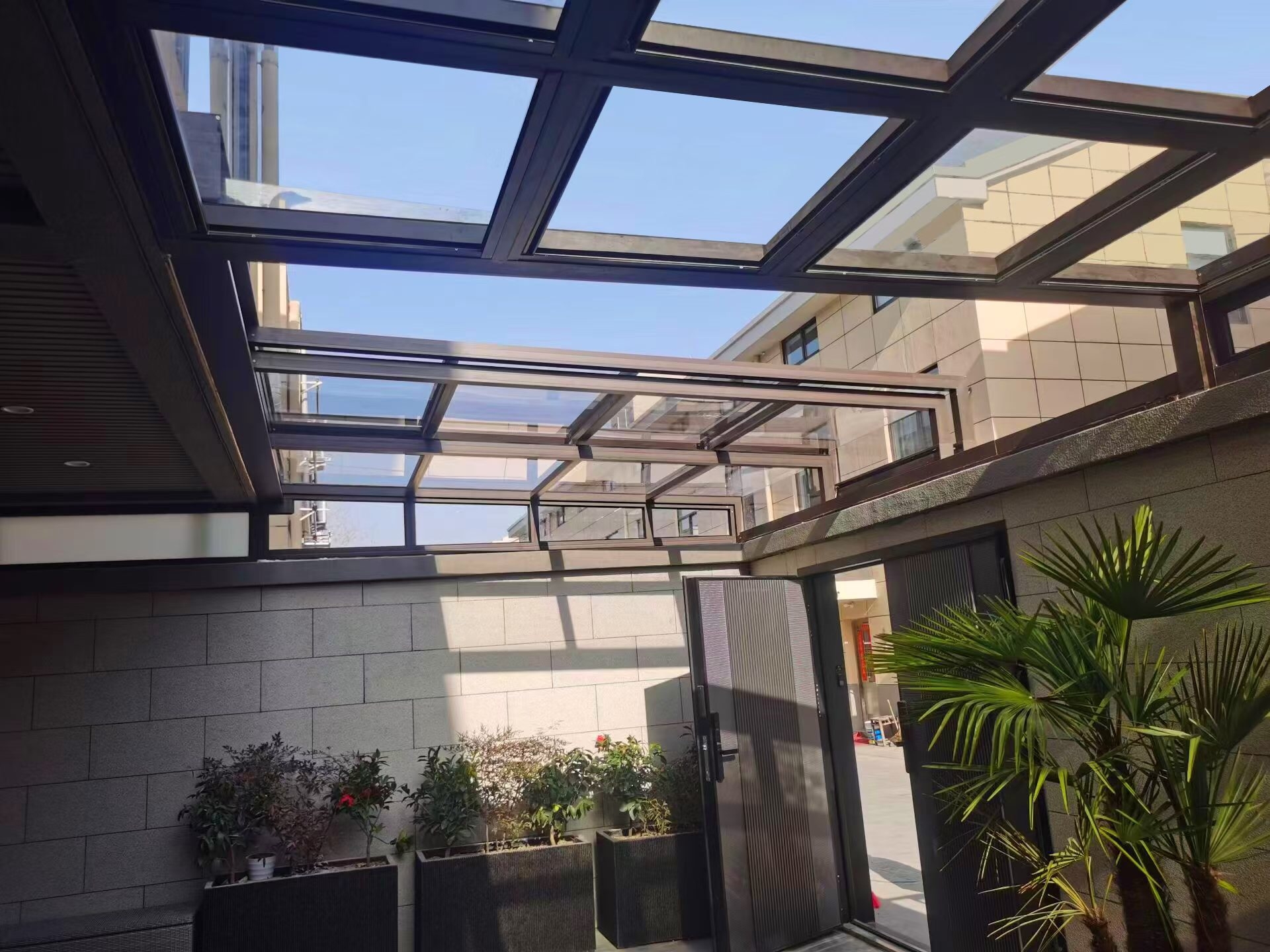 海南别墅庭院可移动开合阳光房定制实景