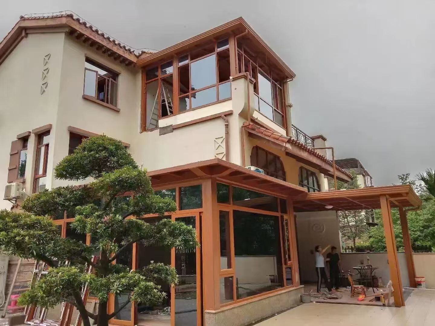 海南别墅仿木纹阳光房实景 海南别墅仿木纹阳光房实景