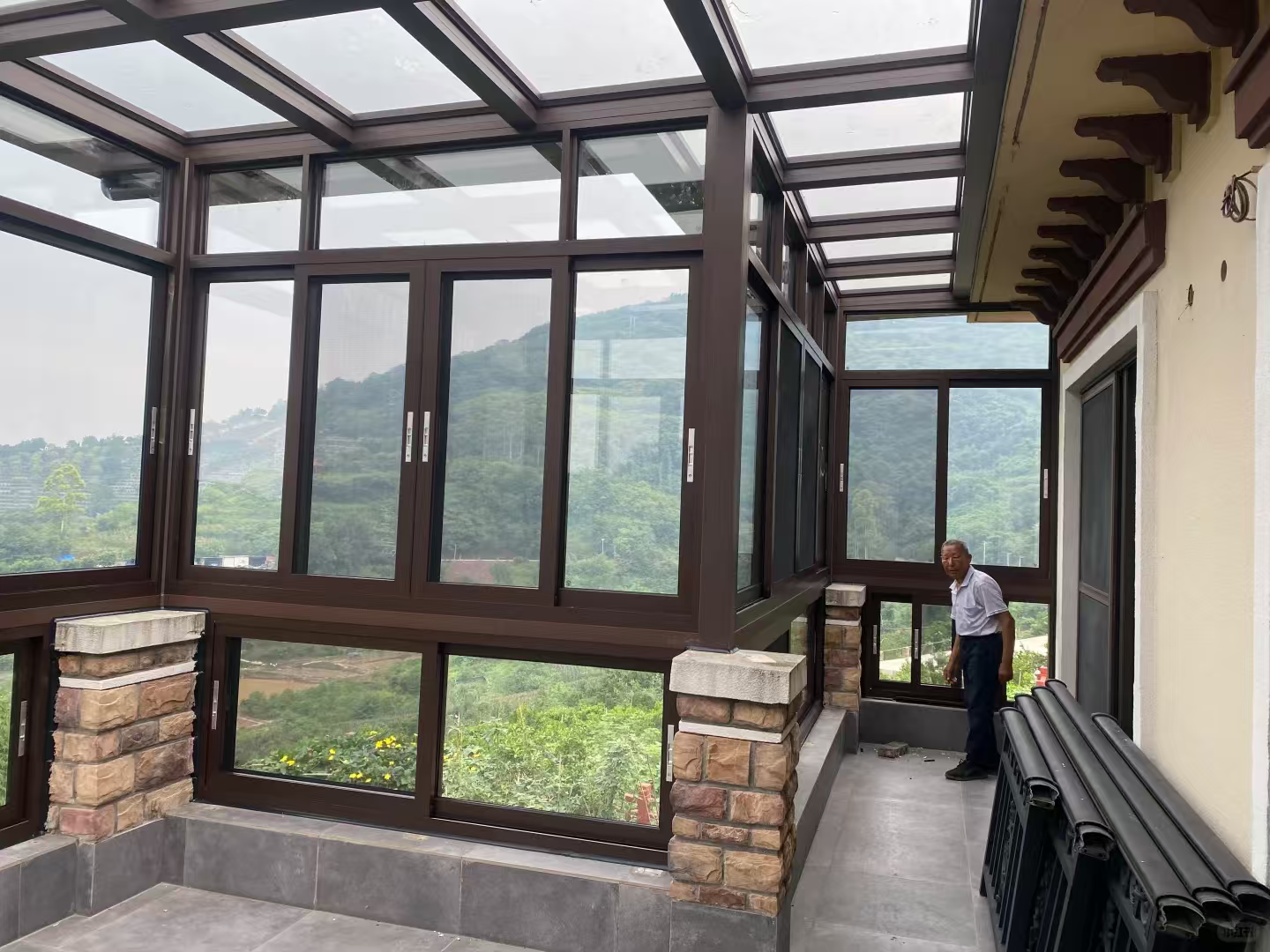 别墅二楼阳台阳光房 别墅二楼阳台阳光房