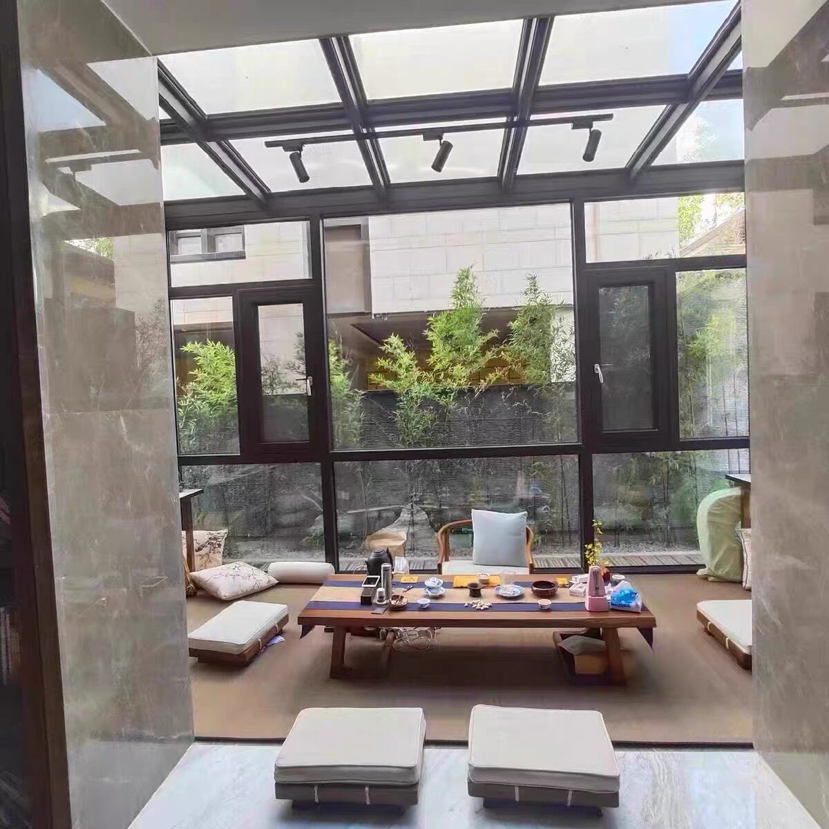 别墅一楼庭院阳光房 别墅一楼庭院阳光房