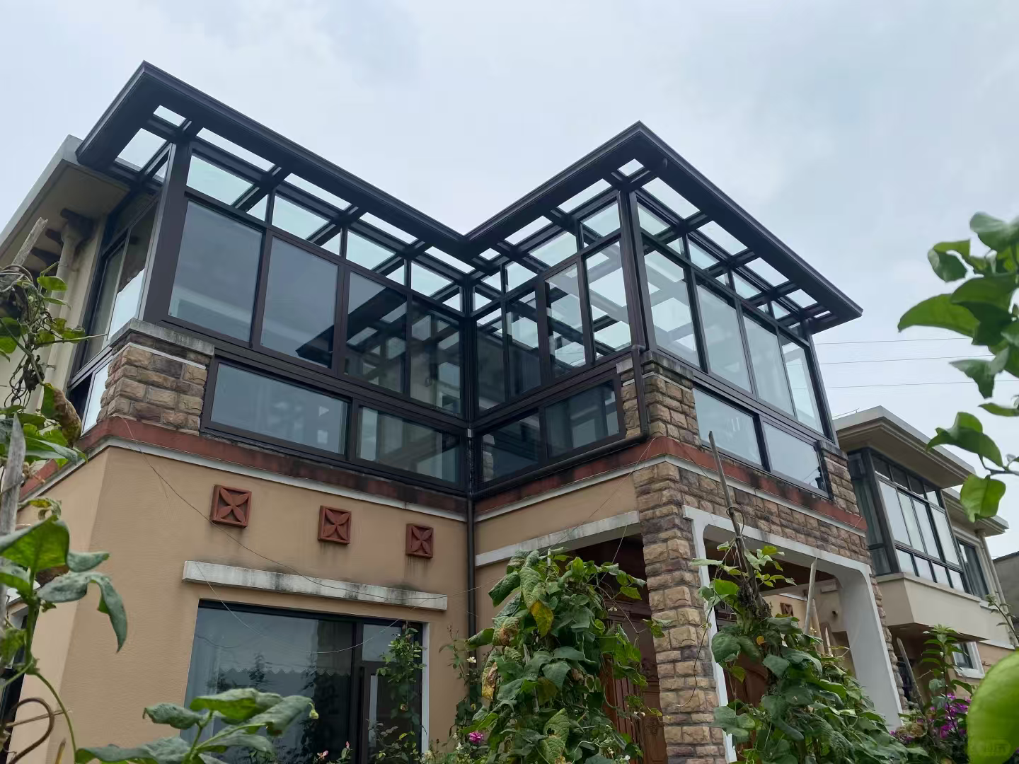 海南冠平阳光房的产品为什么能抗台风？