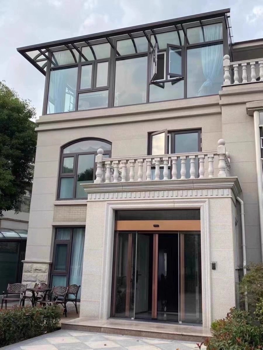 海口别墅顶层阳光房实拍案例，人字顶结构材质与造价全解析
